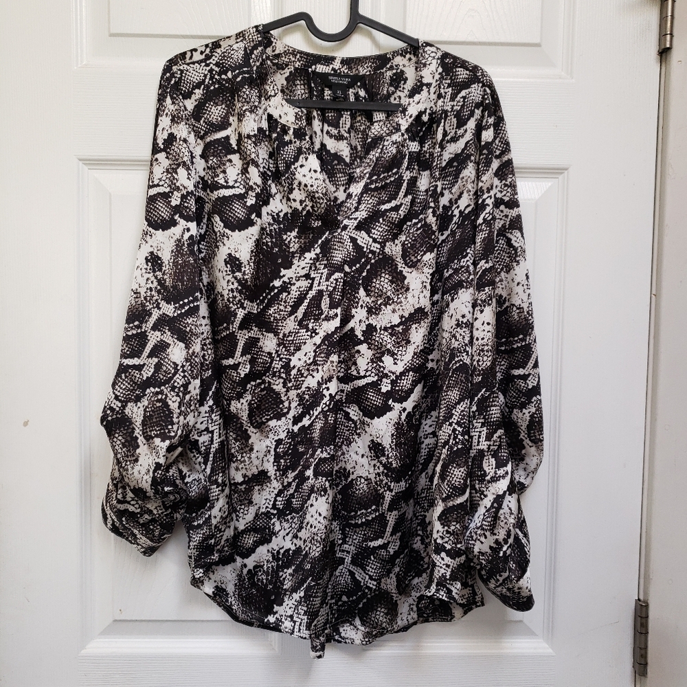 Simply Vera Vera Wang Black Satin Snake Print Popover Blouse Top